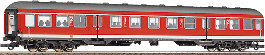 Passenger car 1st/2nd class for local service<br /><a href='images/pictures/Roco/45880.jpg' target='_blank'>Full size image</a>